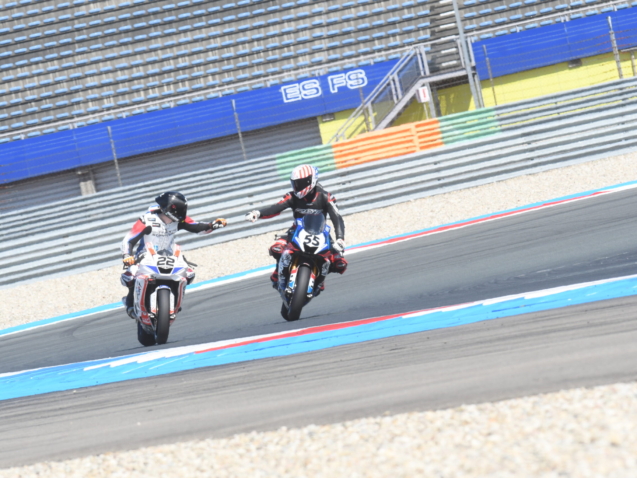 Matthew Luisman (55) en Senna Middelkoop IDC Supersport