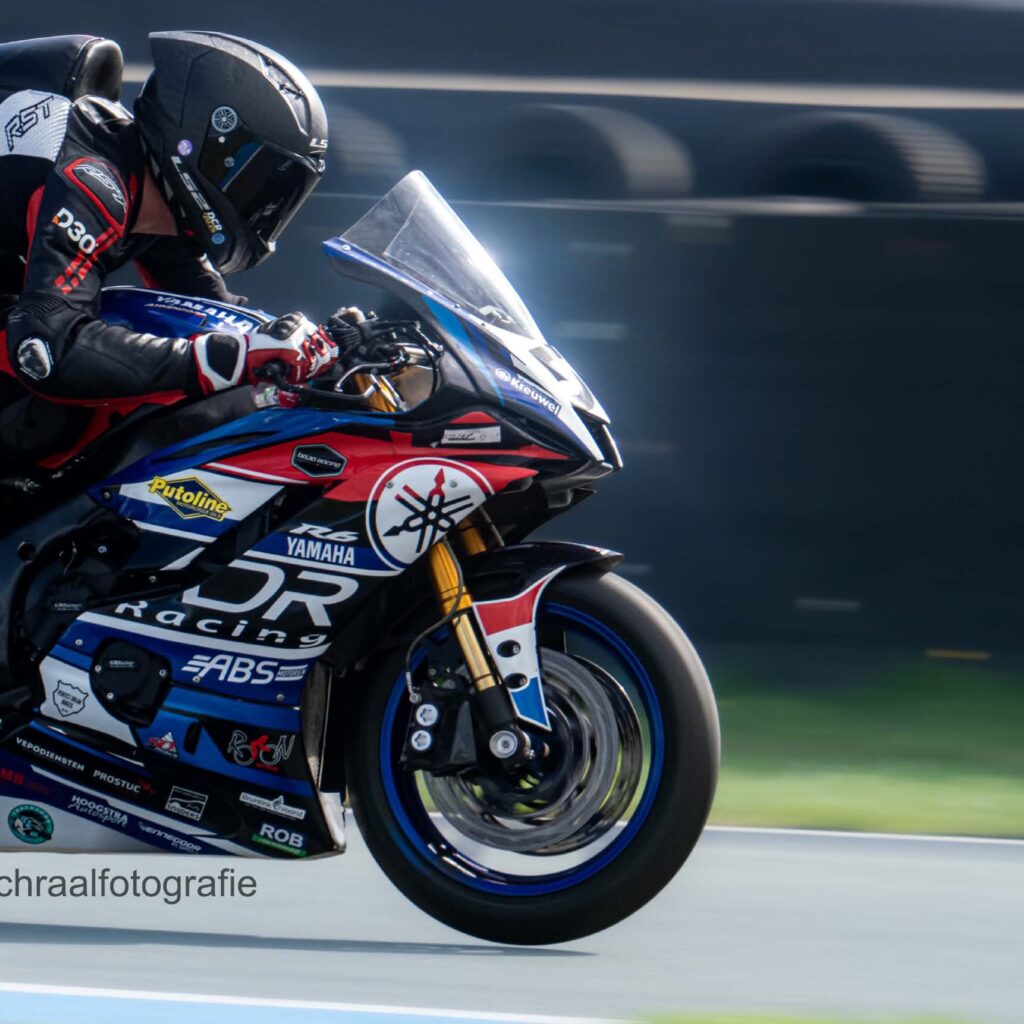 TT Circuit Assen Marcel Schraal heeft een close up op de plaat gelegd van coureur Matthew Luisman
