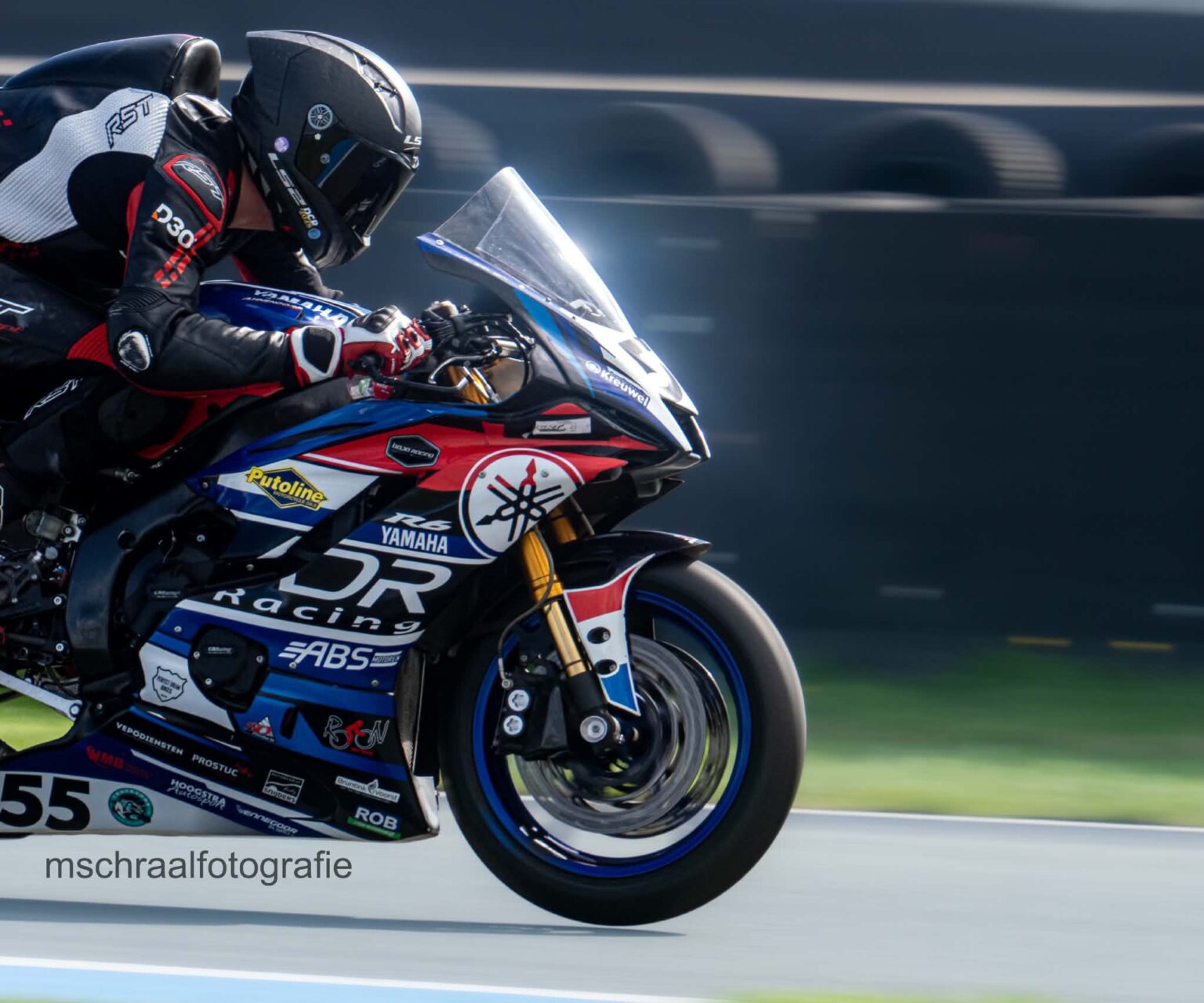 TT Circuit Assen Marcel Schraal heeft een close up op de plaat gelegd van coureur Matthew Luisman